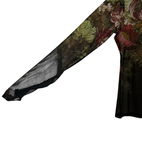 Trendy Floral Sheer Top - Size Large - Picture 3 of 6